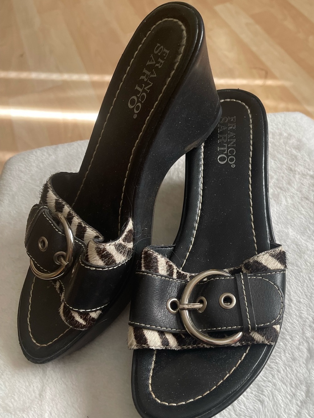 Wedge heels in zebra print